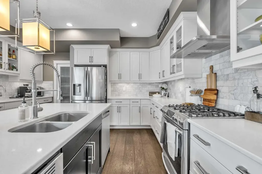 8223 9 Avenue SW Calgary AB T3H 0W2