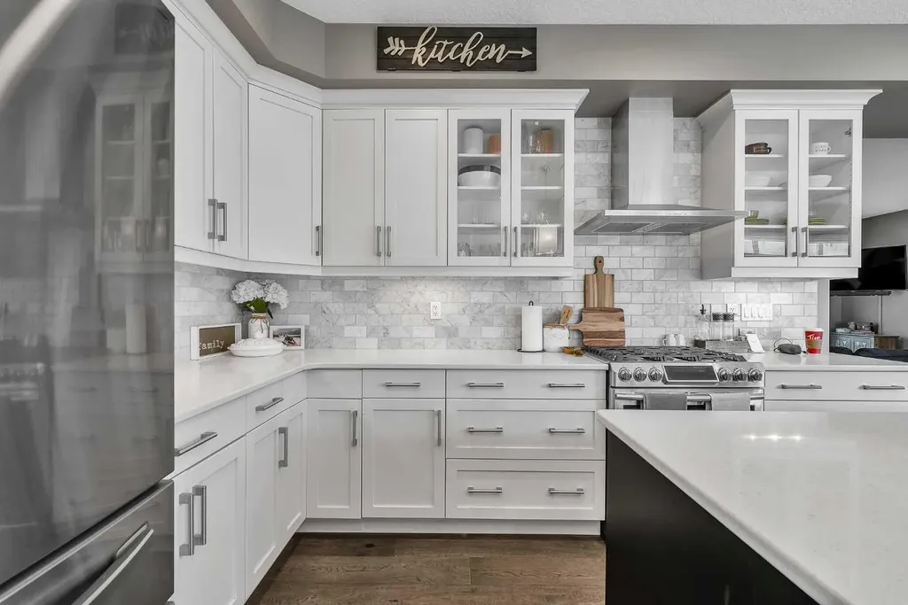 8223 9 Avenue SW Calgary AB T3H 0W2