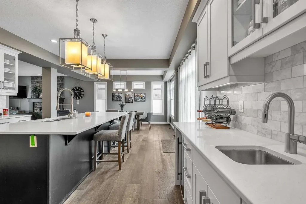 8223 9 Avenue SW Calgary AB T3H 0W2