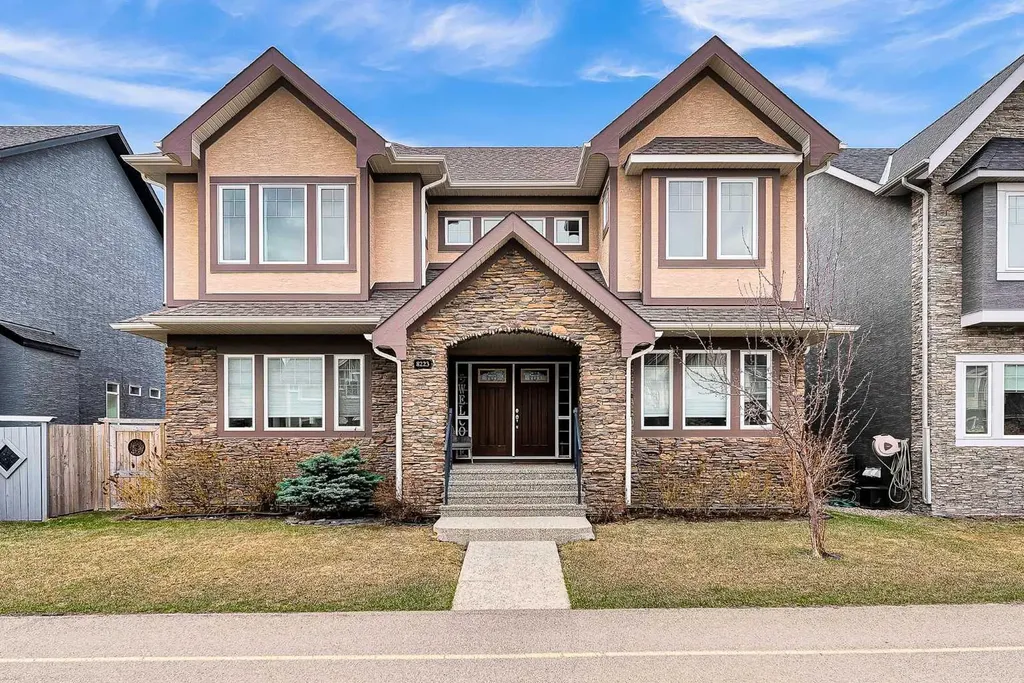 8223 9 Avenue SW Calgary AB T3H 0W2