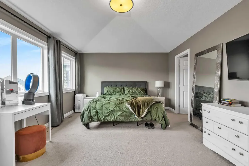8223 9 Avenue SW Calgary AB T3H 0W2