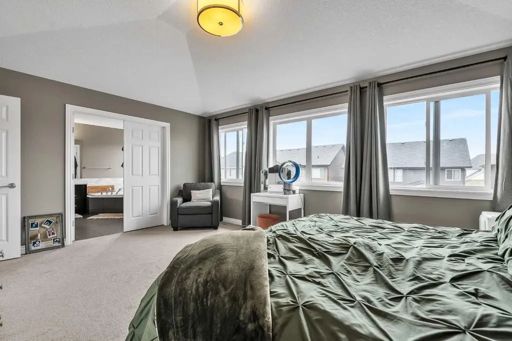 8223 9 Avenue SW Calgary AB T3H 0W2