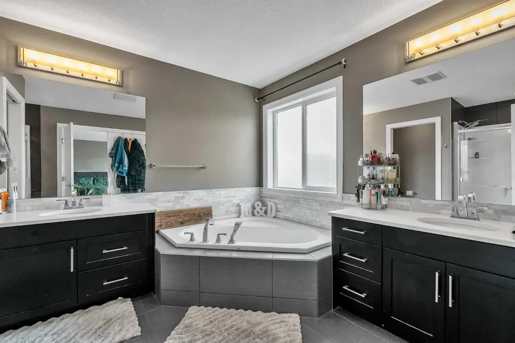 8223 9 Avenue SW Calgary AB T3H 0W2