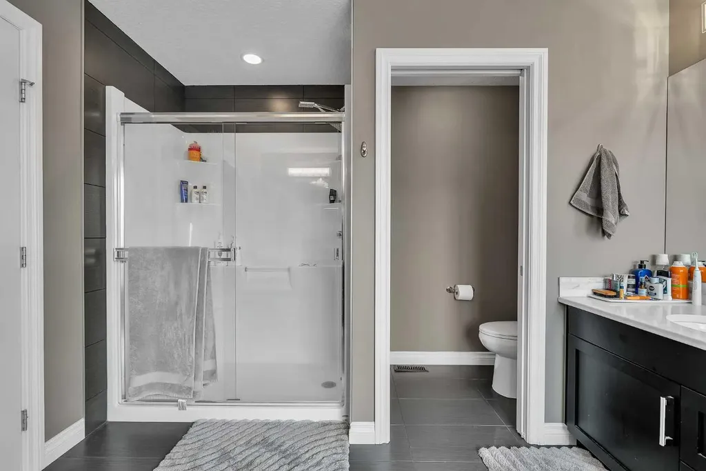 8223 9 Avenue SW Calgary AB T3H 0W2