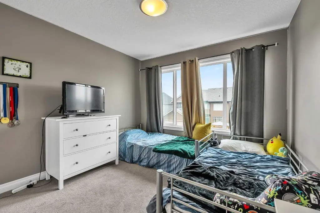 8223 9 Avenue SW Calgary AB T3H 0W2