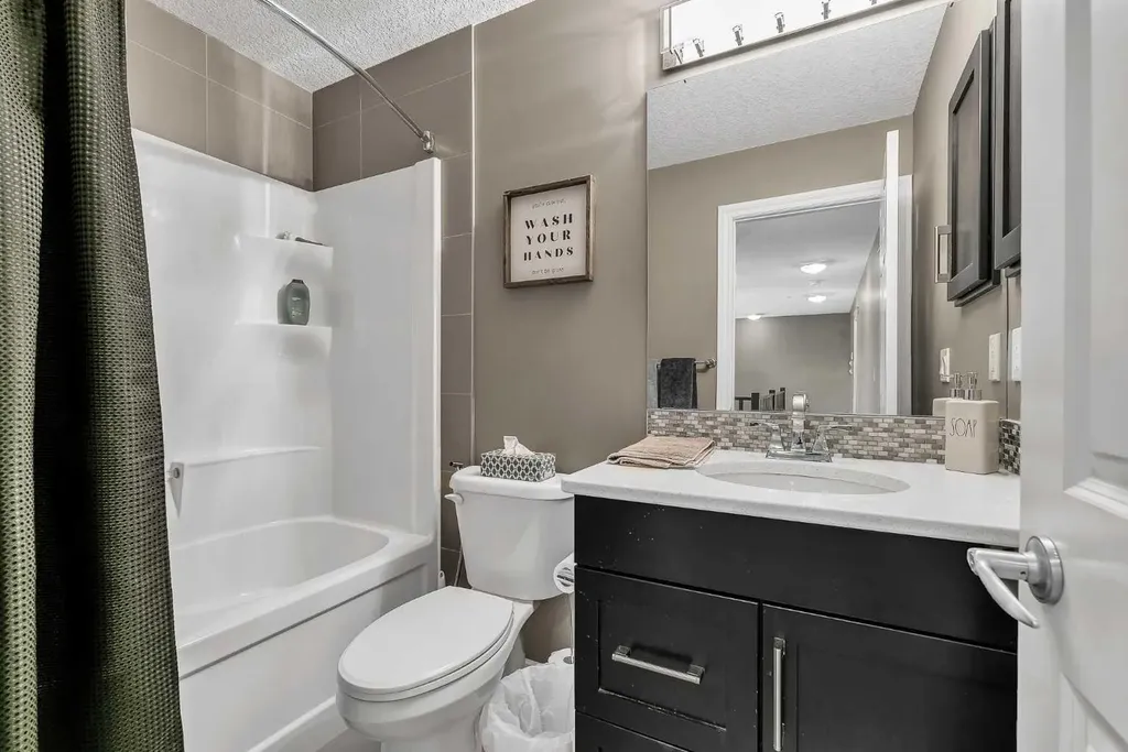 8223 9 Avenue SW Calgary AB T3H 0W2