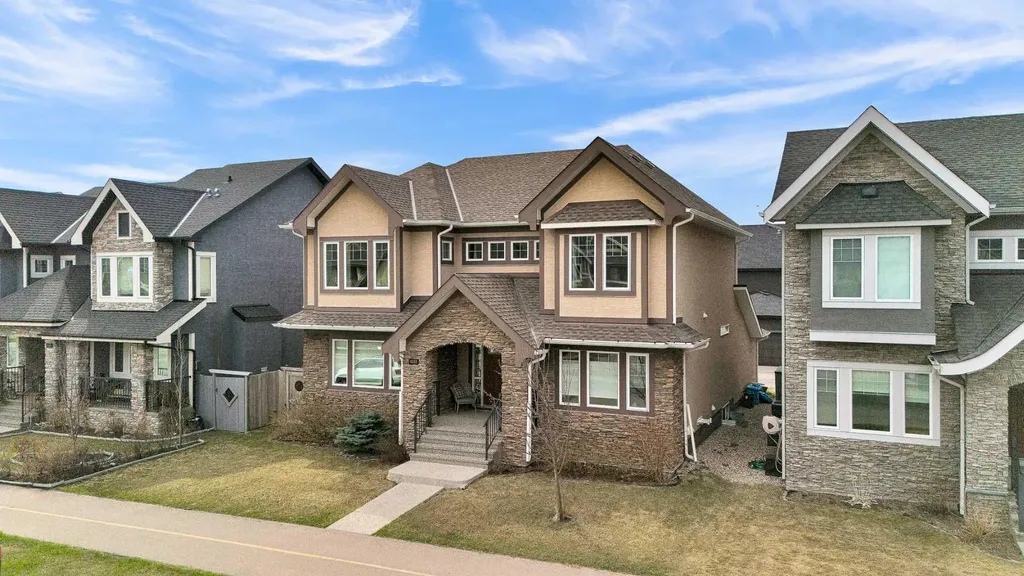8223 9 Avenue SW Calgary AB T3H 0W2