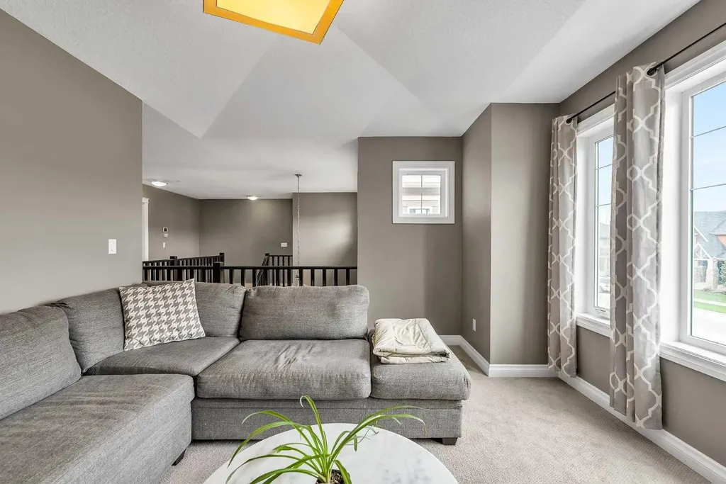 8223 9 Avenue SW Calgary AB T3H 0W2