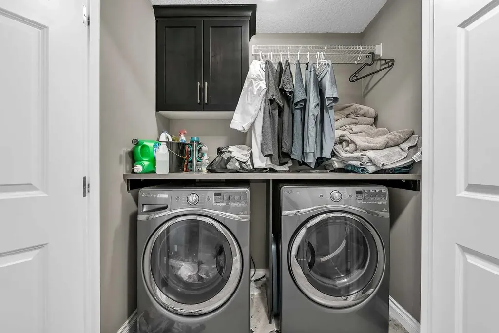 8223 9 Avenue SW Calgary AB T3H 0W2