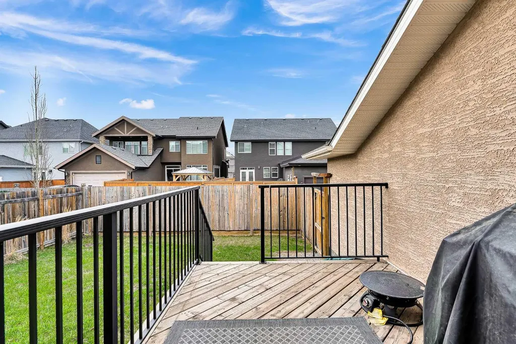 8223 9 Avenue SW Calgary AB T3H 0W2