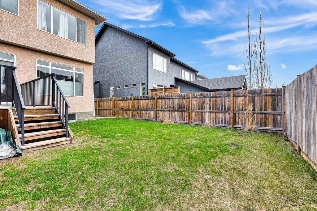 8223 9 Avenue SW Calgary AB T3H 0W2