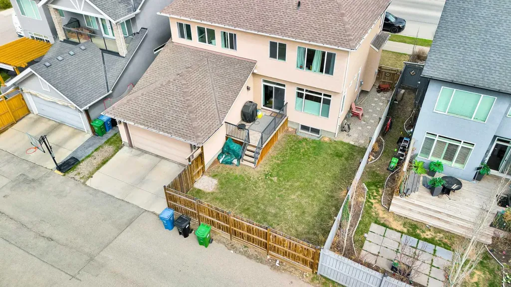 8223 9 Avenue SW Calgary AB T3H 0W2