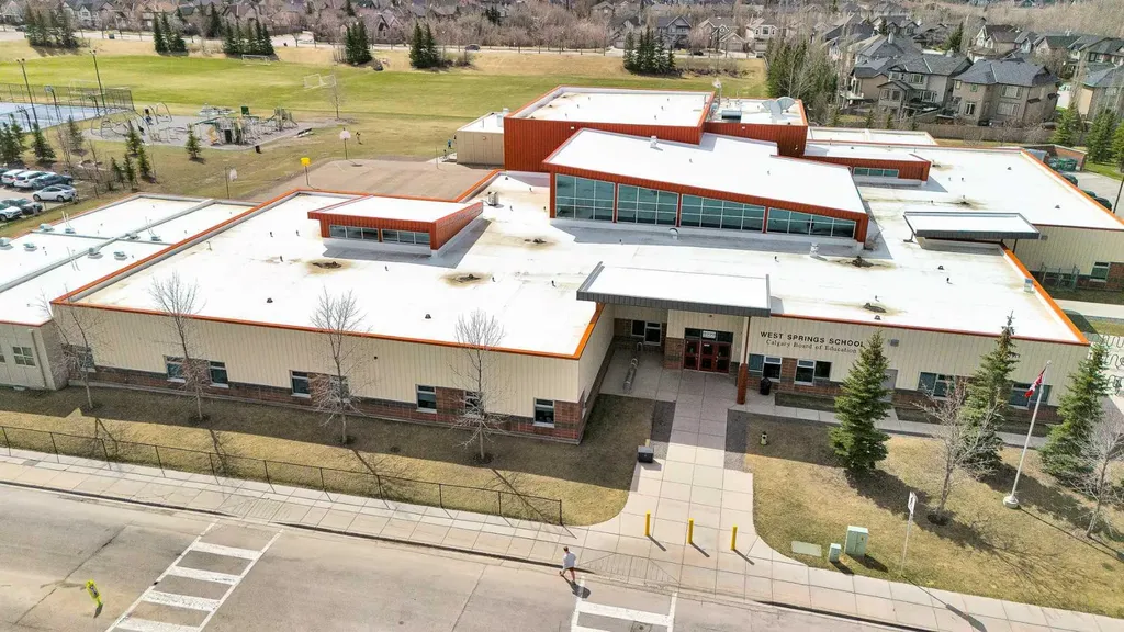 8223 9 Avenue SW Calgary AB T3H 0W2