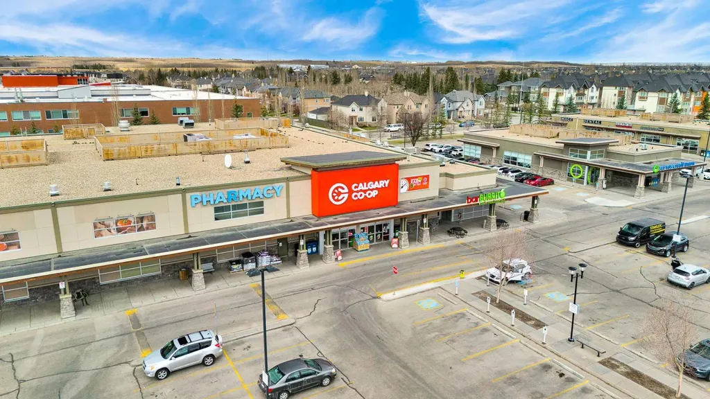 8223 9 Avenue SW Calgary AB T3H 0W2