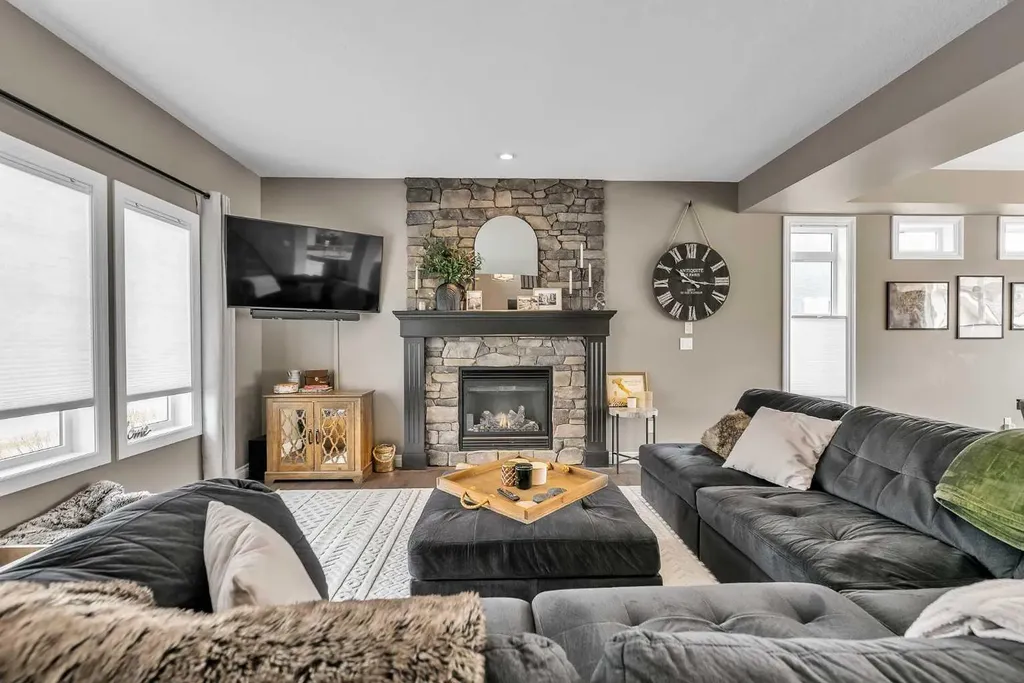 8223 9 Avenue SW Calgary AB T3H 0W2