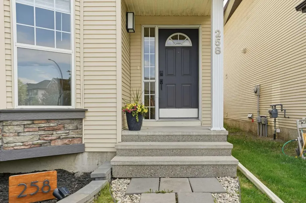 258 Cramond Circle SE Calgary AB T3M 1E4
