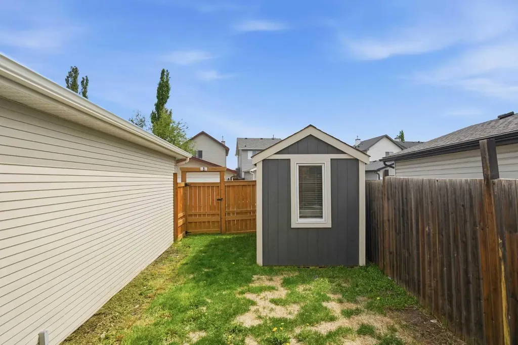 258 Cramond Circle SE Calgary AB T3M 1E4
