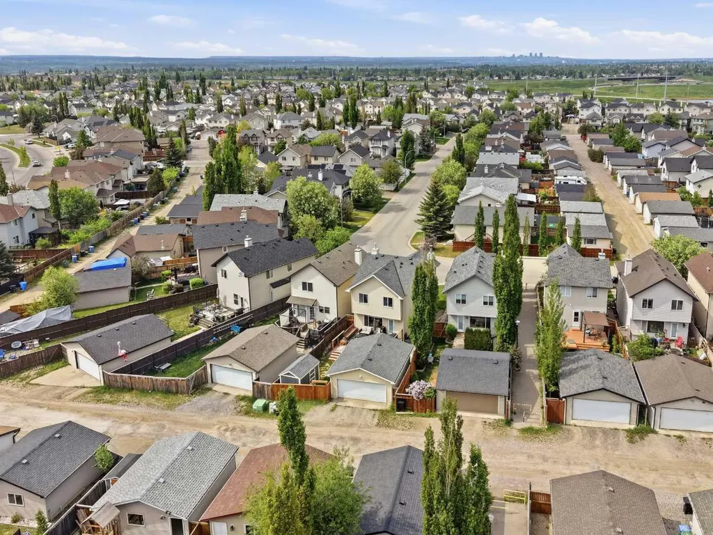 258 Cramond Circle SE Calgary AB T3M 1E4