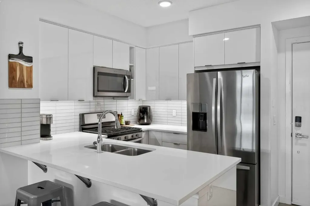 120 18 Avenue SW Calgary AB T2S 3H5
