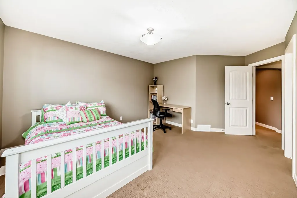 115 Sunset Way Cochrane AB T4C 0E9