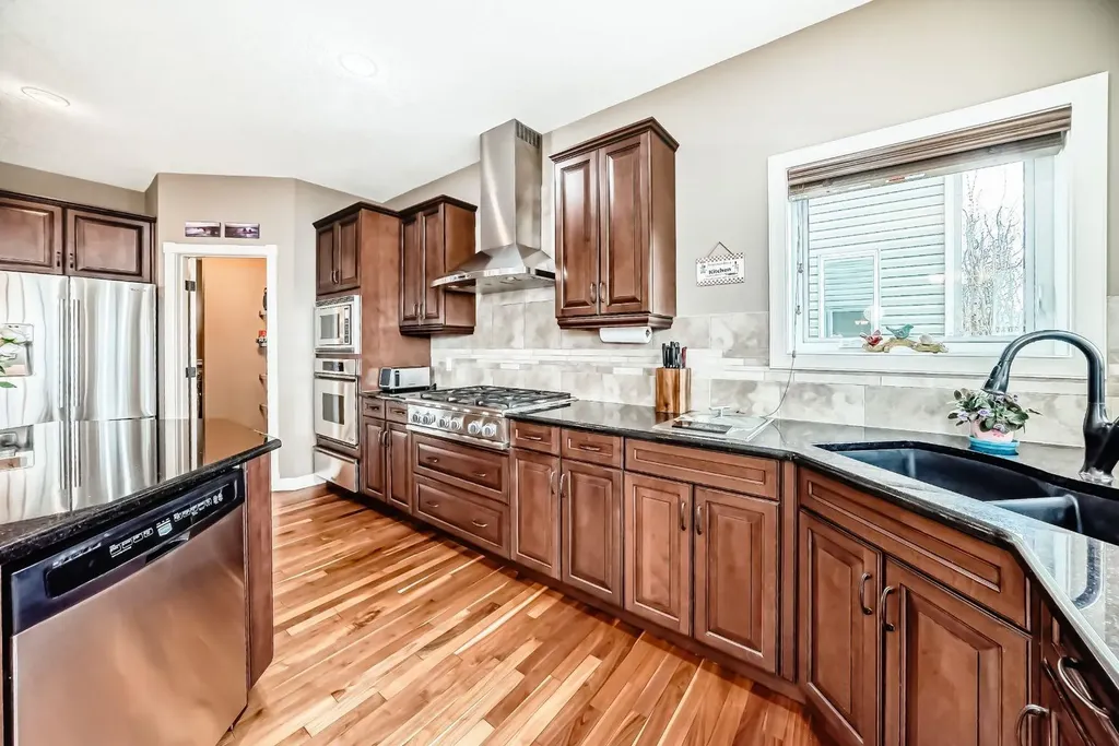 115 Sunset Way Cochrane AB T4C 0E9
