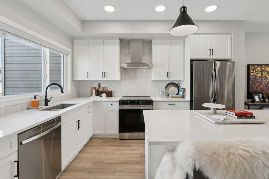 40 Emberside Grove Cochrane AB T4C 3C8