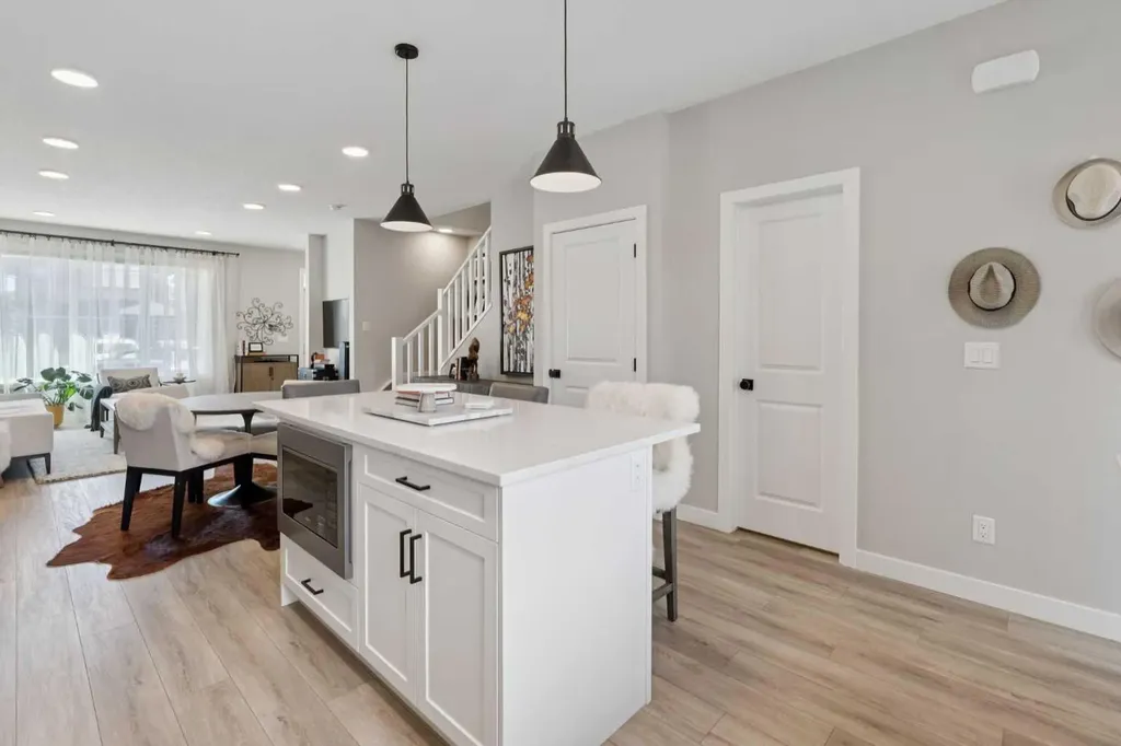 40 Emberside Grove Cochrane AB T4C 3C8