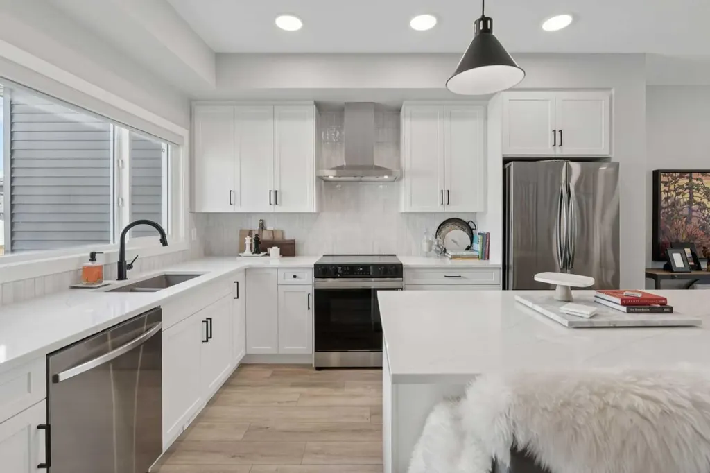 40 Emberside Grove Cochrane AB T4C 3C8