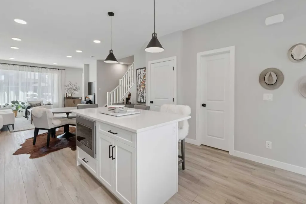40 Emberside Grove Cochrane AB T4C 3C8