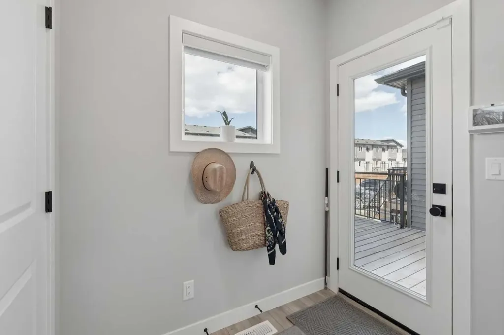 40 Emberside Grove Cochrane AB T4C 3C8