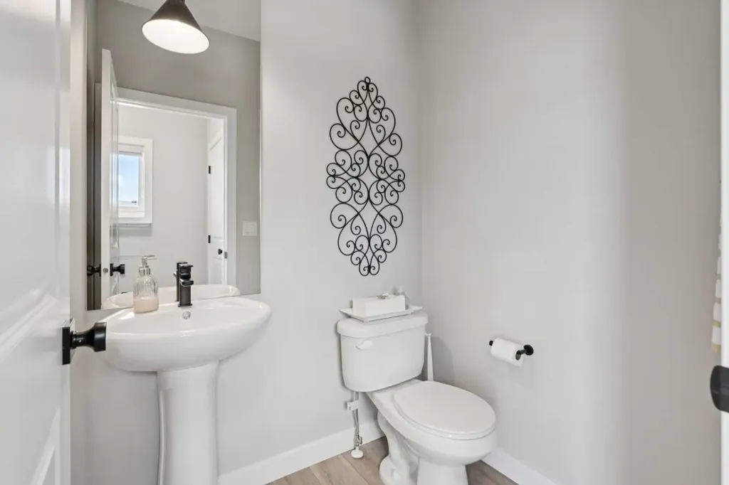 40 Emberside Grove Cochrane AB T4C 3C8