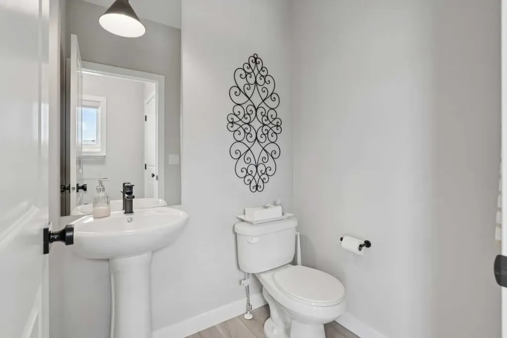 40 Emberside Grove Cochrane AB T4C 3C8
