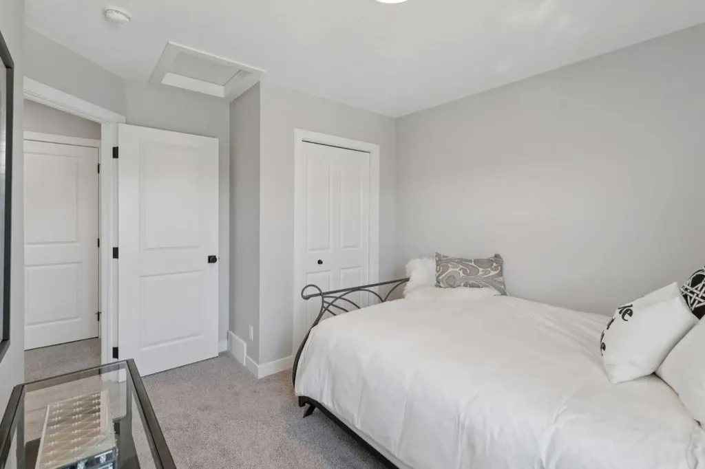 40 Emberside Grove Cochrane AB T4C 3C8