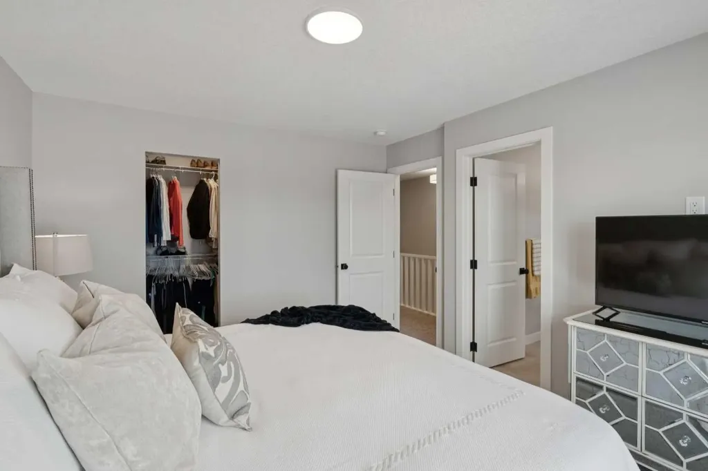 40 Emberside Grove Cochrane AB T4C 3C8