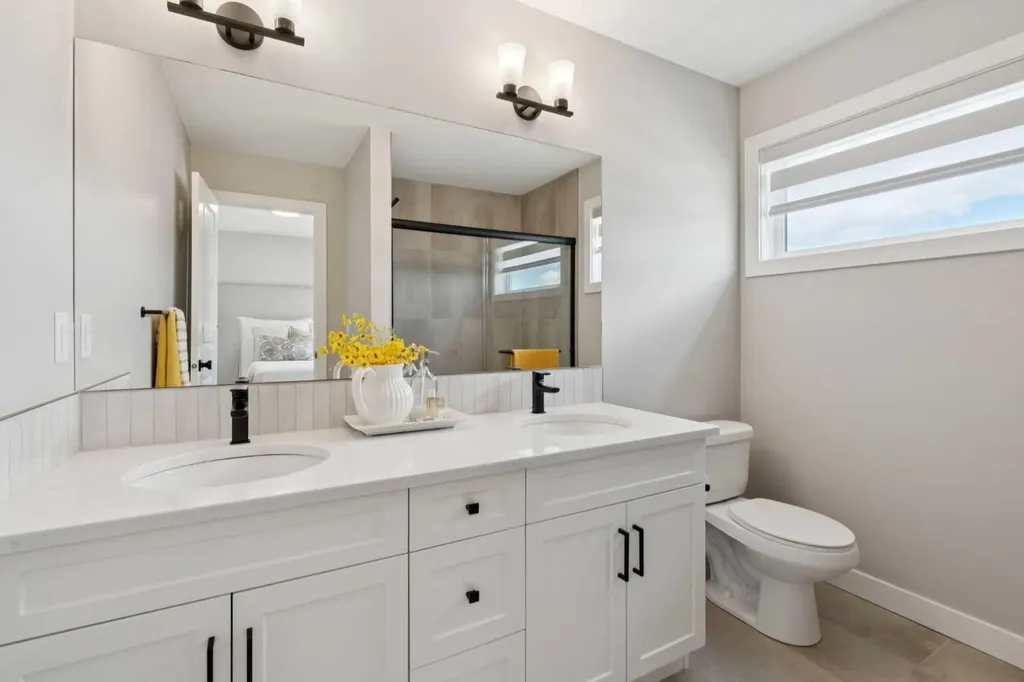 40 Emberside Grove Cochrane AB T4C 3C8