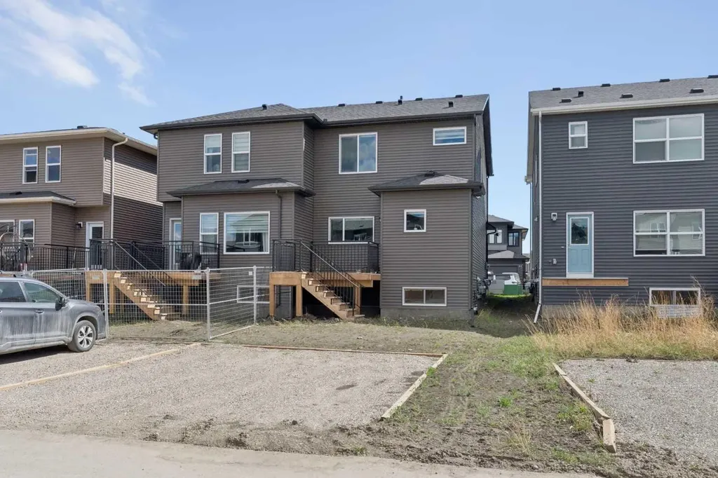 40 Emberside Grove Cochrane AB T4C 3C8