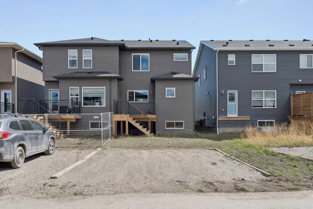 40 Emberside Grove Cochrane AB T4C 3C8