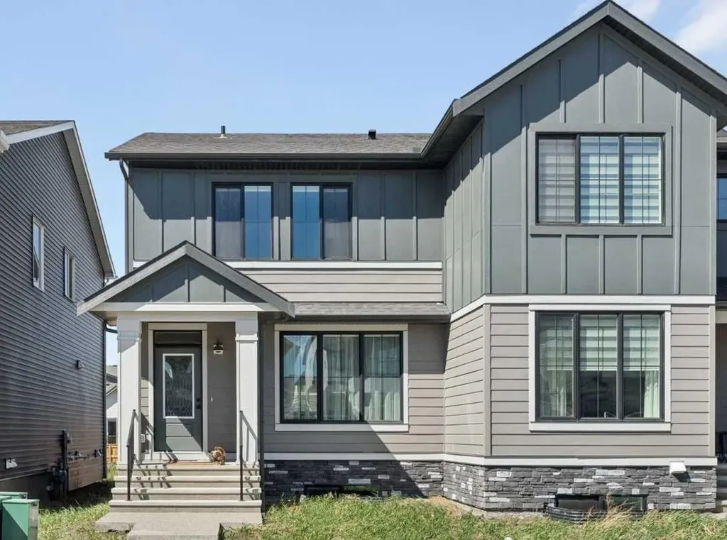 40 Emberside Grove Cochrane AB T4C 3C8