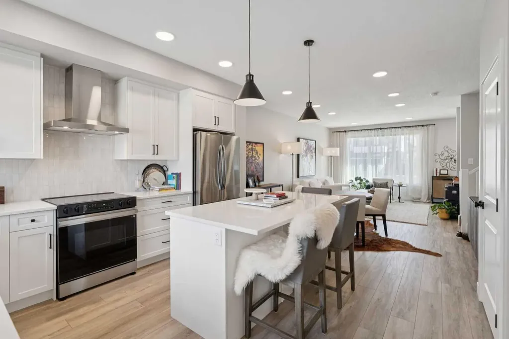 40 Emberside Grove Cochrane AB T4C 3C8