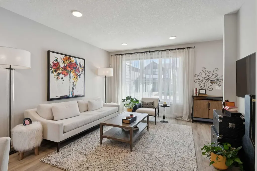 40 Emberside Grove Cochrane AB T4C 3C8