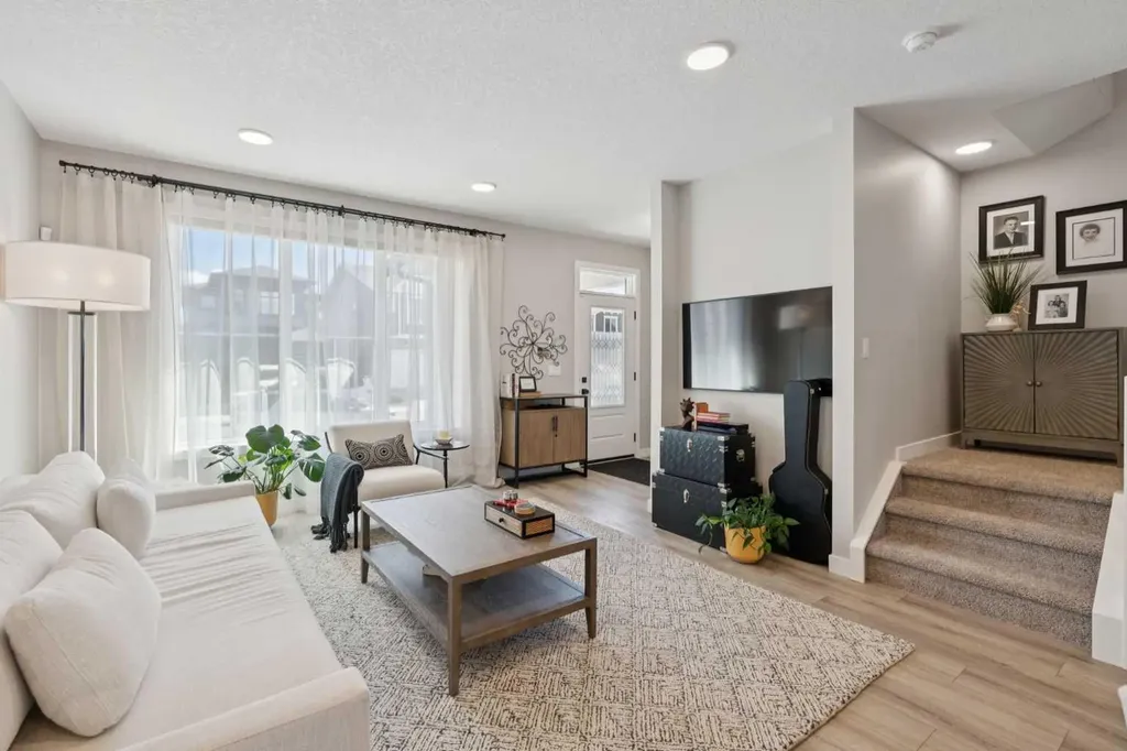 40 Emberside Grove Cochrane AB T4C 3C8