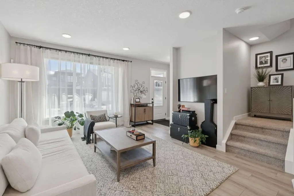 40 Emberside Grove Cochrane AB T4C 3C8