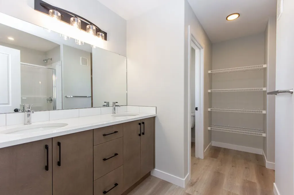 224 Augustus Way Penhold AB T0M 1R0