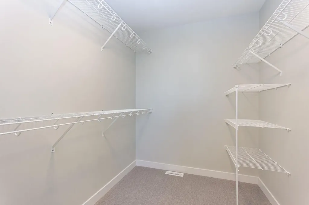 224 Augustus Way Penhold AB T0M 1R0