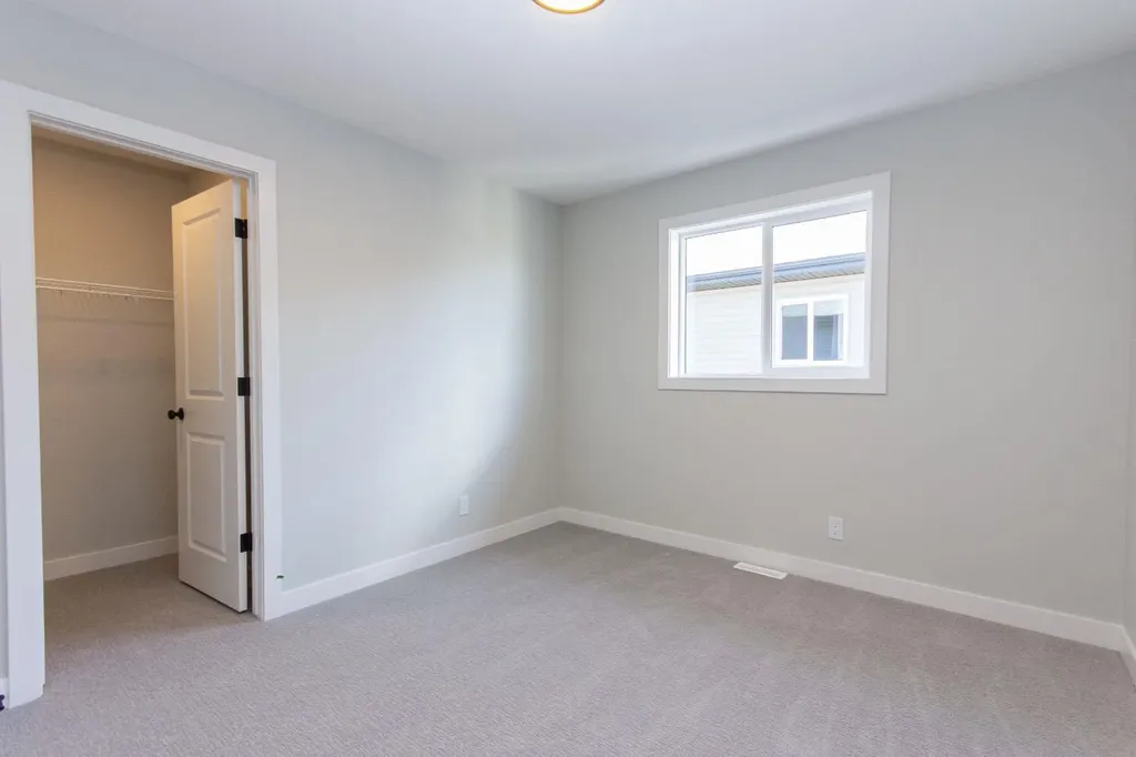 224 Augustus Way Penhold AB T0M 1R0