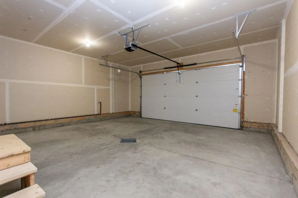 224 Augustus Way Penhold AB T0M 1R0