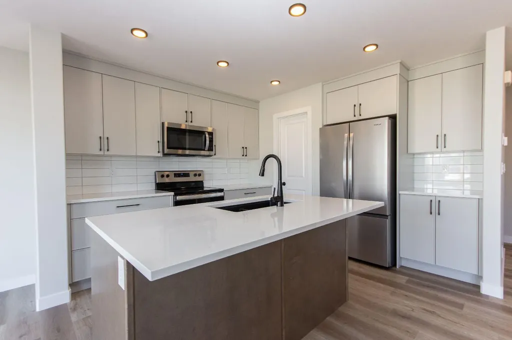 224 Augustus Way Penhold AB T0M 1R0