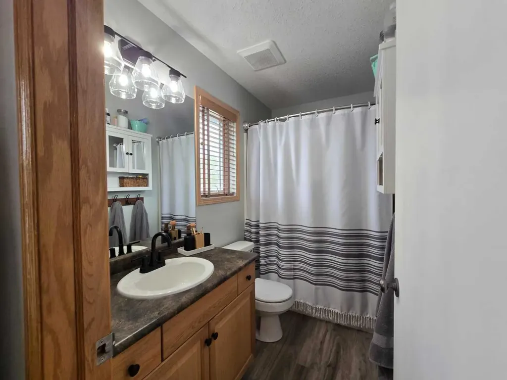 88 Vista Close SE Medicine Hat AB T1B0C4