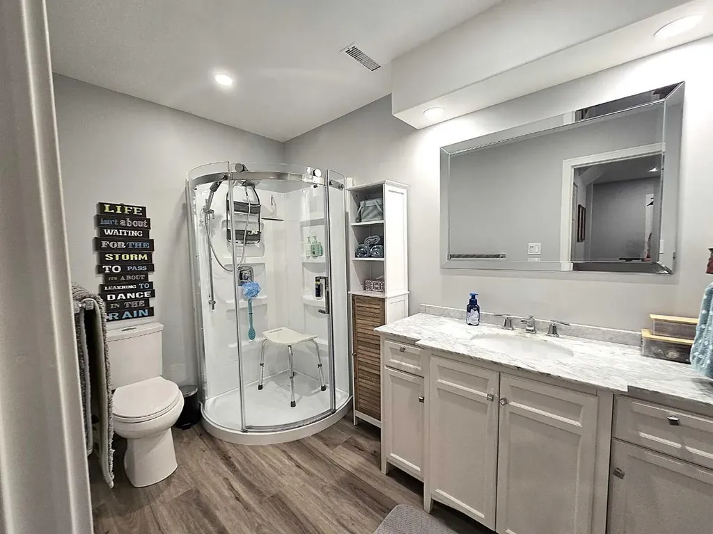 88 Vista Close SE Medicine Hat AB T1B0C4