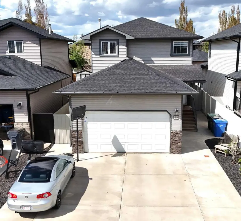 88 Vista Close SE Medicine Hat AB T1B0C4
